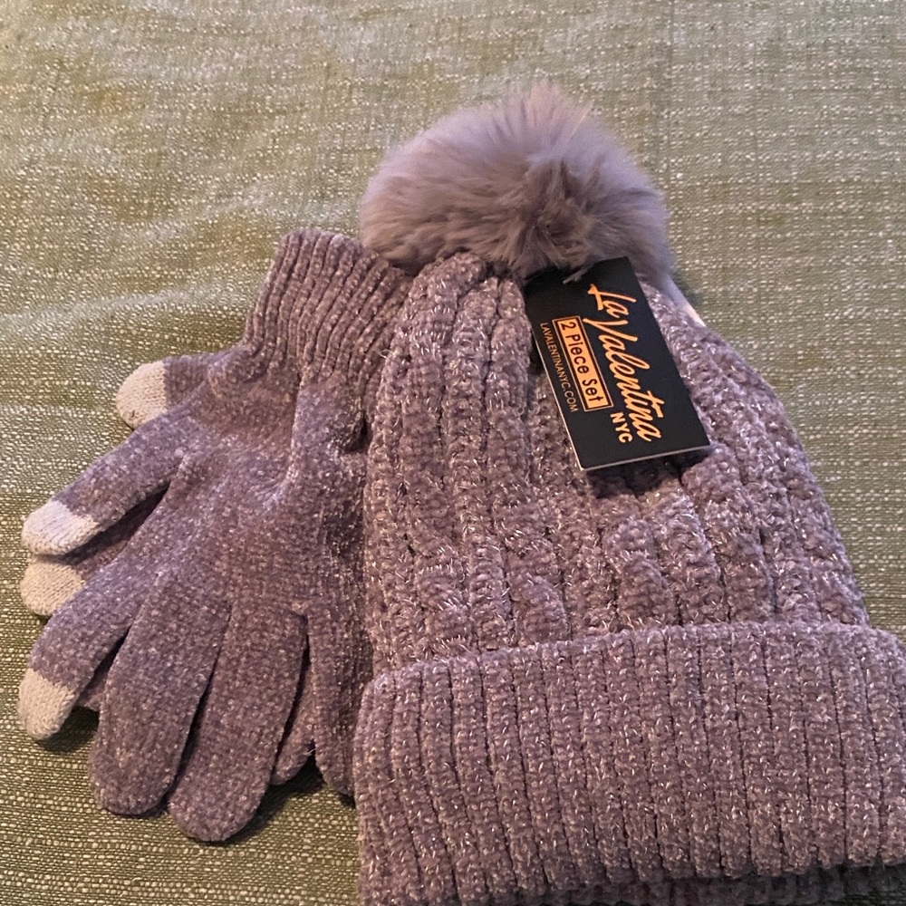 La Valentina Gray Knit Hat and Gloves Set